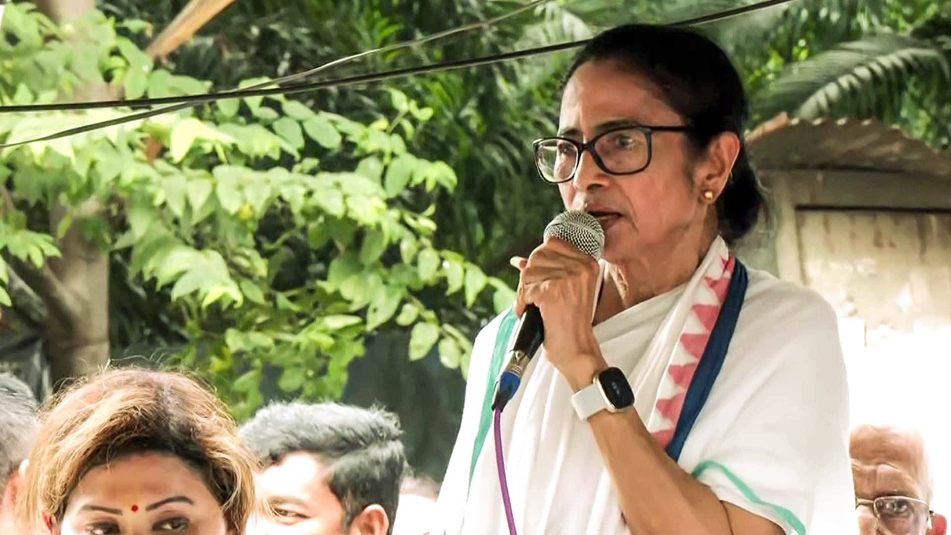 Mamata Banerjee Leads Protest Over 12-Year-Old's Rape & Murder, Blames BJP