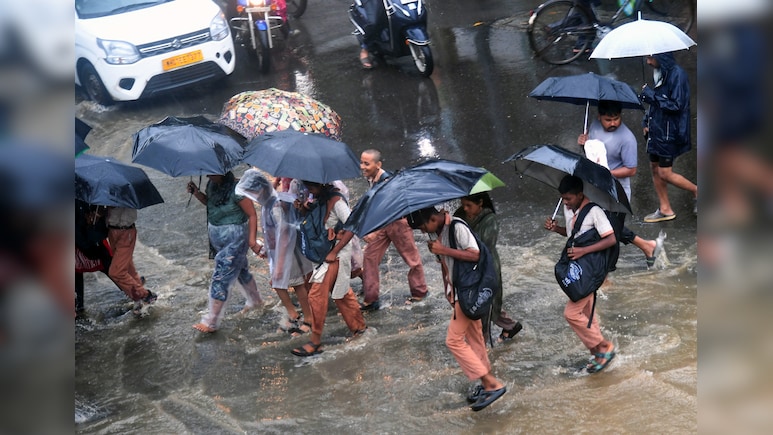 Mumbai Rain Tragedy: 60-Years-Old Man Falls In Open Manhole In Chandivali Amid Heavy Downpour