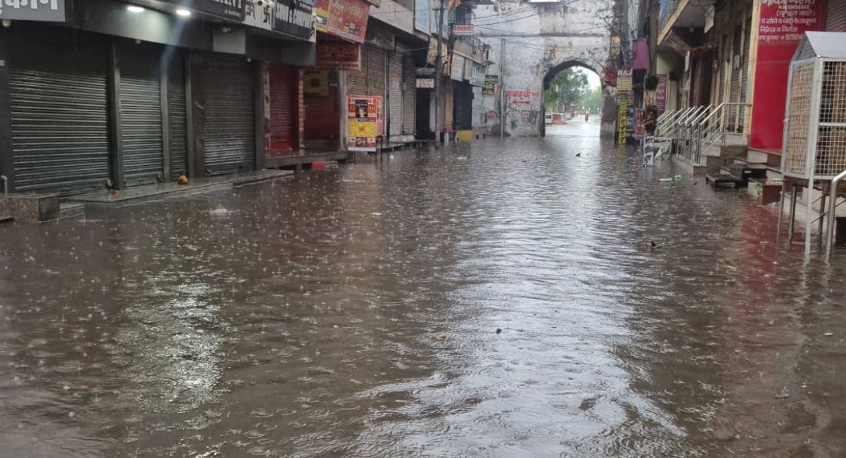 बारिश से सड़क पर भरा पानी. (NDTV) बारिश से सड़क पर भरा पानी. (NDTV)