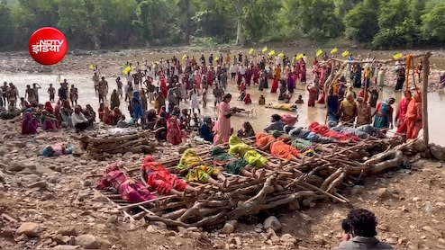 चिता पर जिंदा लेट गई 11 महिलाएं, 6 ने लगाई प्रतीकात्मक फांसी; केन-बेतवा प्रभावितों का आंदोलन अब भी जारी