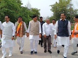 CM और नरोत्तम मिश्रा के साथ नामांकन दाखिल करने पहुंचे आशुतोष तिवारी, कांग्रेस के घनश्याम सिंह से होगी टक्कर