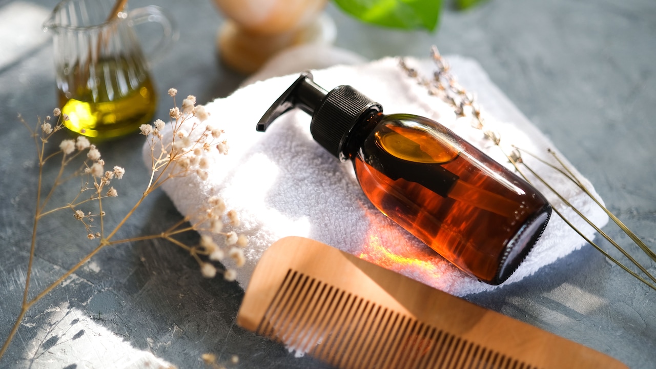 Can Hair Oil Repair Split Ends? A Popular Haircare Myth Explained Can Hair Oil Repair Split Ends? A Popular Haircare Myth Explained