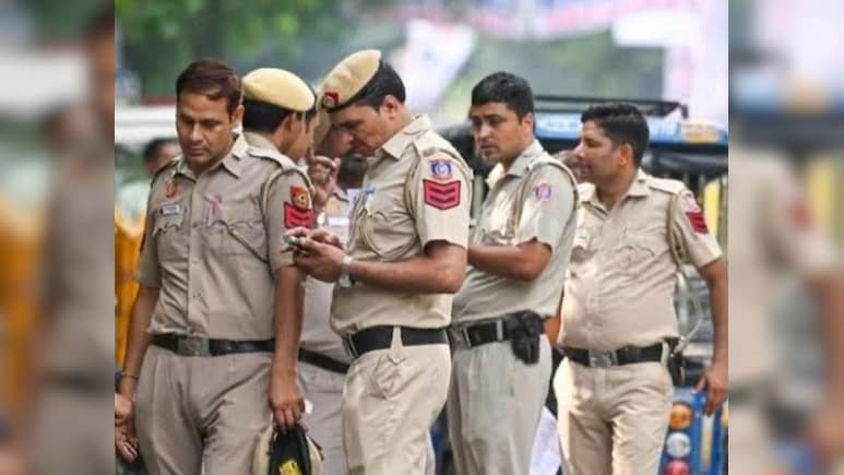 दिल्ली: मेट्रो के पास मॉल से कूद गई BA थर्ड ईयर की छात्रा, सुसाइड नोट भी मिला