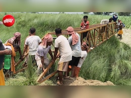 बिहार का ये गांव बना मिसाल, 50 साल लगाई गुहार, फिर ग्रामीणों ने खुद बना डाला नदी पर लोहे का पुल