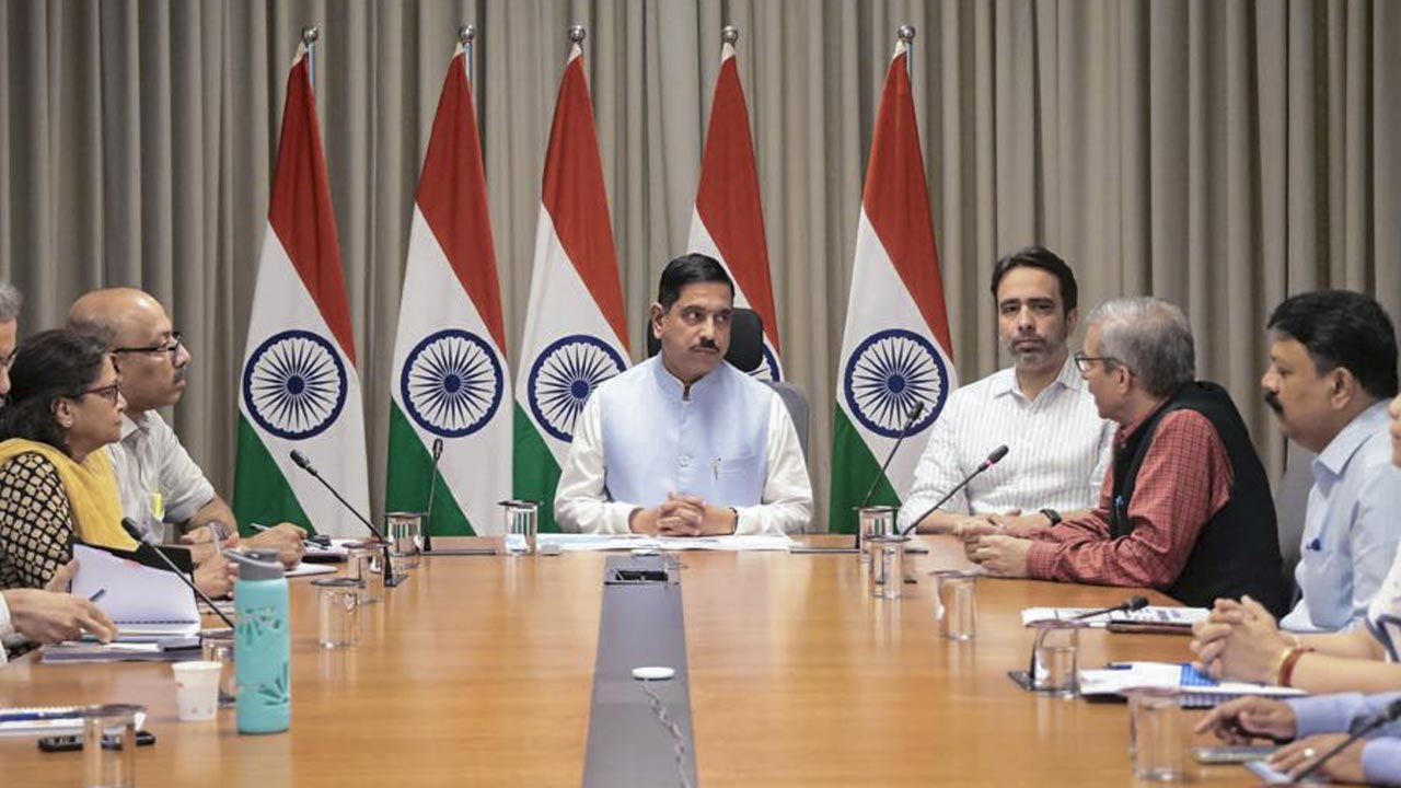 Pralhad Joshi Takes Charge as Union Education Minister After Dharmendra Pradhan's Exit