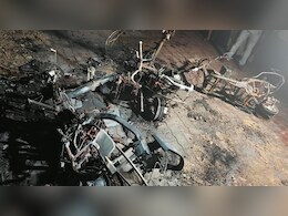 स्&zwj;कूल में ऊपर चल &nbsp;रही थी क्&zwj;लास और बेसमेंट में लग गई आग, कई गाड़&zwj;ियां पूरी तरह जलीं&nbsp;