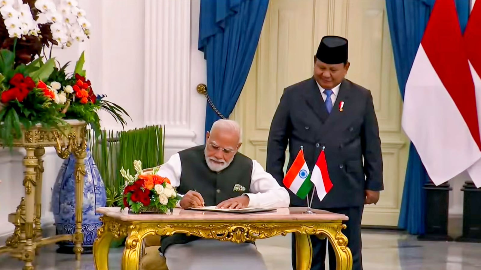 इंडोनेशिया दौरे पर पीएम मोदी की नजर बड़े समझौतों पर, ब्रह्मोस और EVM सहयोग पर बन सकती है बात