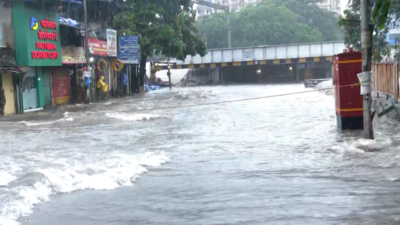 Mumbai Rains Leave Andheri Subway Under Water; Commuters Struggle