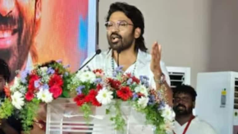 थलापति विजय के बाद अब धनुष ले रहे राजनीति में एंट्री! पॉलिटिकल रैली जैसा लगा फिल्म से जुड़ा इवेंट