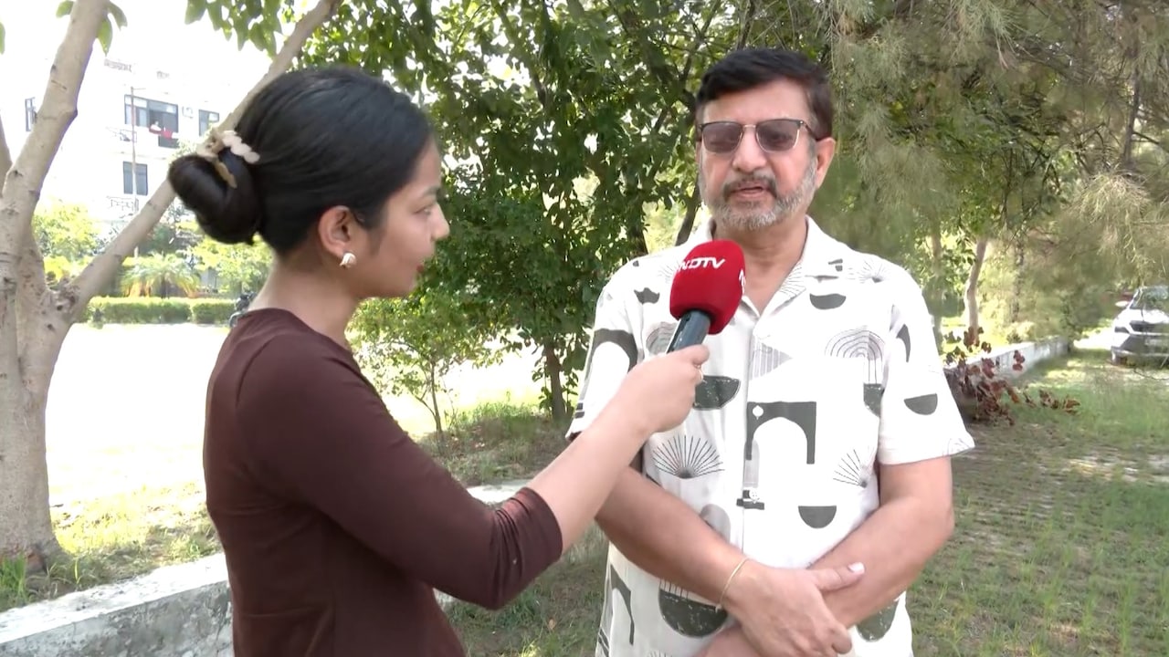 Devendra Shukla, the Kaladham Societys general secretary