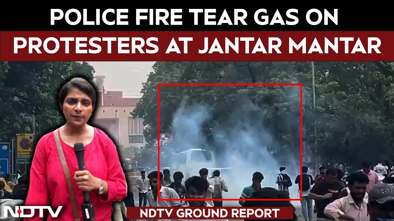 Jantar Mantar Protests | Tear Gas Fired, Lathicharge As Crowd Swells For CJP March, Cops Injured Too