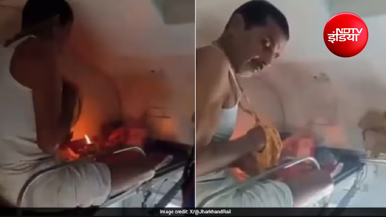 सुहागरात और हवन के बाद अब चलती ट्रेन में पूजा; AC कोच का वीडियो वायरल, आस्था vs सुरक्षा पर बहस
