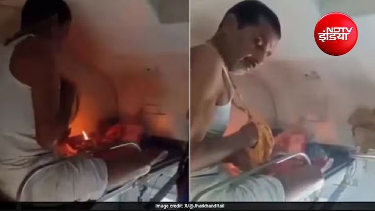 सुहागरात और हवन के बाद अब चलती ट्रेन में पूजा; AC कोच का वीडियो वायरल, आस्था vs सुरक्षा पर बहस