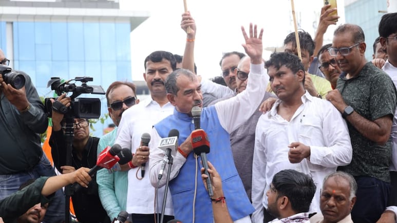 "कश्मीर-बिहार से बुलाए गए पत्थरबाज", मदन राठौड़ का आरोप- धर्मेंद्र प्रधान को हटाने के लिए विदेश से आया फंड