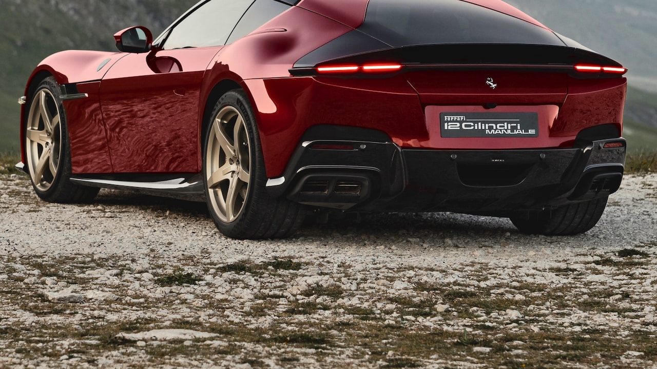 Ferrari 12Cilindri Manuale : सिर्फ 1,499 लोग ही खरीद पाएंगे 6.42 करोड़ की ये कार! जानिए आखिर क्या है खास