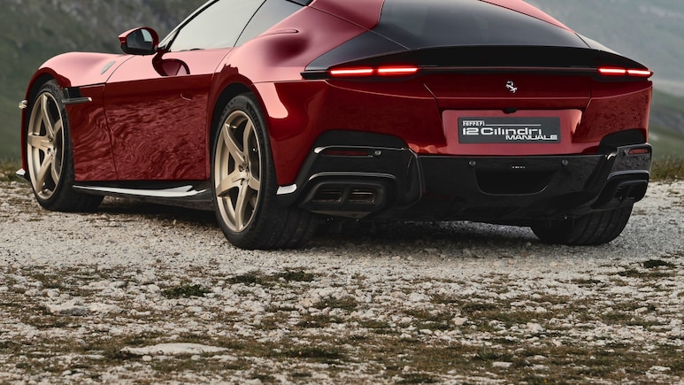 Ferrari 12Cilindri Manuale : सिर्फ 1,499 लोग ही खरीद पाएंगे 6.42 करोड़ की ये कार! जानिए आखिर क्या है खास