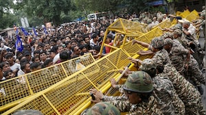 High Drama At Jantar Mantar As Protesters Push Barricades, Over 50 Cops Injured