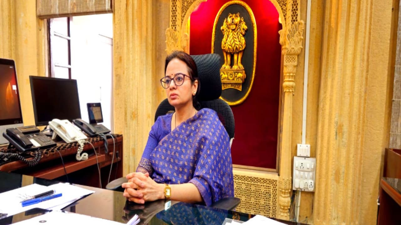 कलेक्टर अनुपमा जोरवाल के पास न्याय की आस लिए पहुंचे हजारों लोग, नगर परिषद ने उजाड़े 20 साल पुराने आशियाने 