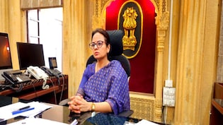 कलेक्टर अनुपमा जोरवाल के पास न्याय की आस लिए पहुंचे हजारों लोग, नगर परिषद ने उजाड़े 20 साल पुराने आशियाने&nbsp;