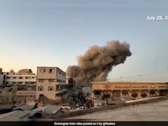 जोरदार धमाका और आसमान में उठी आग की लपटें... गाजा की मस्जिद पर हमले का VIDEO आया सामने