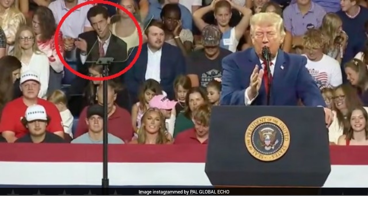 Man Hilariously Mocks Trump's Signature Gestures During Georgia Speech