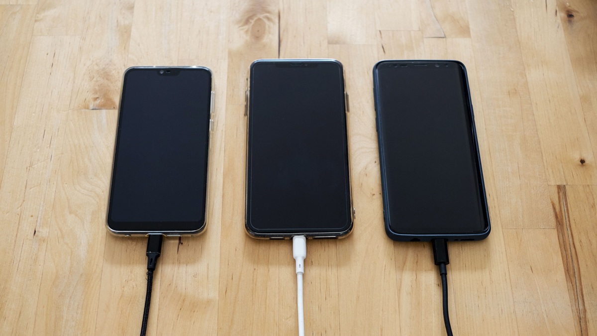 How to Charge Faster: फोन की चार्जिंग हो गई स्लो, तो वॉल सॉकेट और केबल करें इस्तेमाल, झटपट बढ़ेगी स्पीड