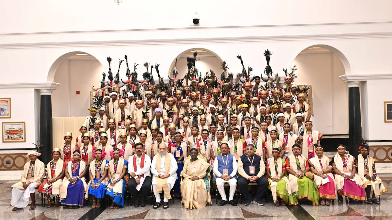 bastar manjhi chalki tribal delegation meets president droupadi murmu at rashtrapati bhavan 