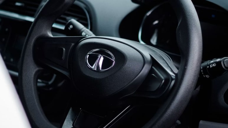 Viral Video: Tata Nexon पहाड़ों पर हुई फेल! जानिए खतरनाक चढ़ाई पर क्यों जरूरी है यह एक सीक्रेट फीचर