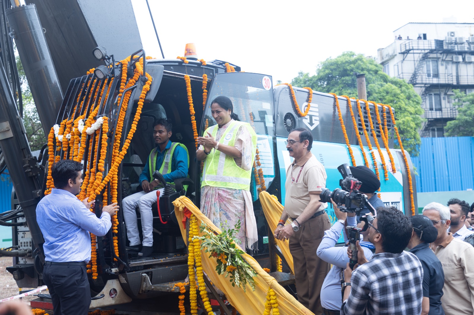 CM रेखा गुप्ता ने मेट्रो कॉरिडोर के निर्माण कार्य का किया शुभारंभ CM रेखा गुप्ता ने मेट्रो कॉरिडोर के निर्माण कार्य का किया शुभारंभ