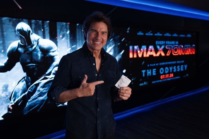 Tom Cruise Thanks Christopher Nolan For Gifting An Odyssey Night In Theatre