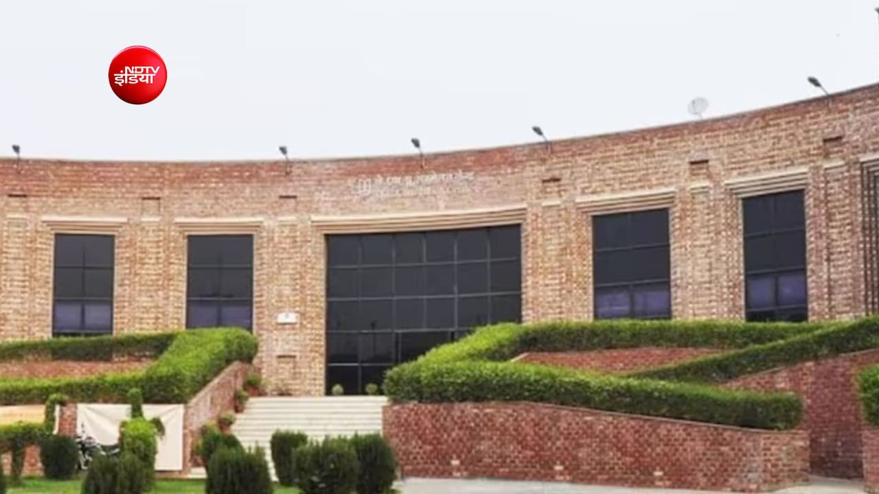 JNU में अंडरग्रेजुएट  और COP प्रोग्राम के एडमिशन शुरू, जानें कौन से छात्र कर सकते हैं आवेदन
