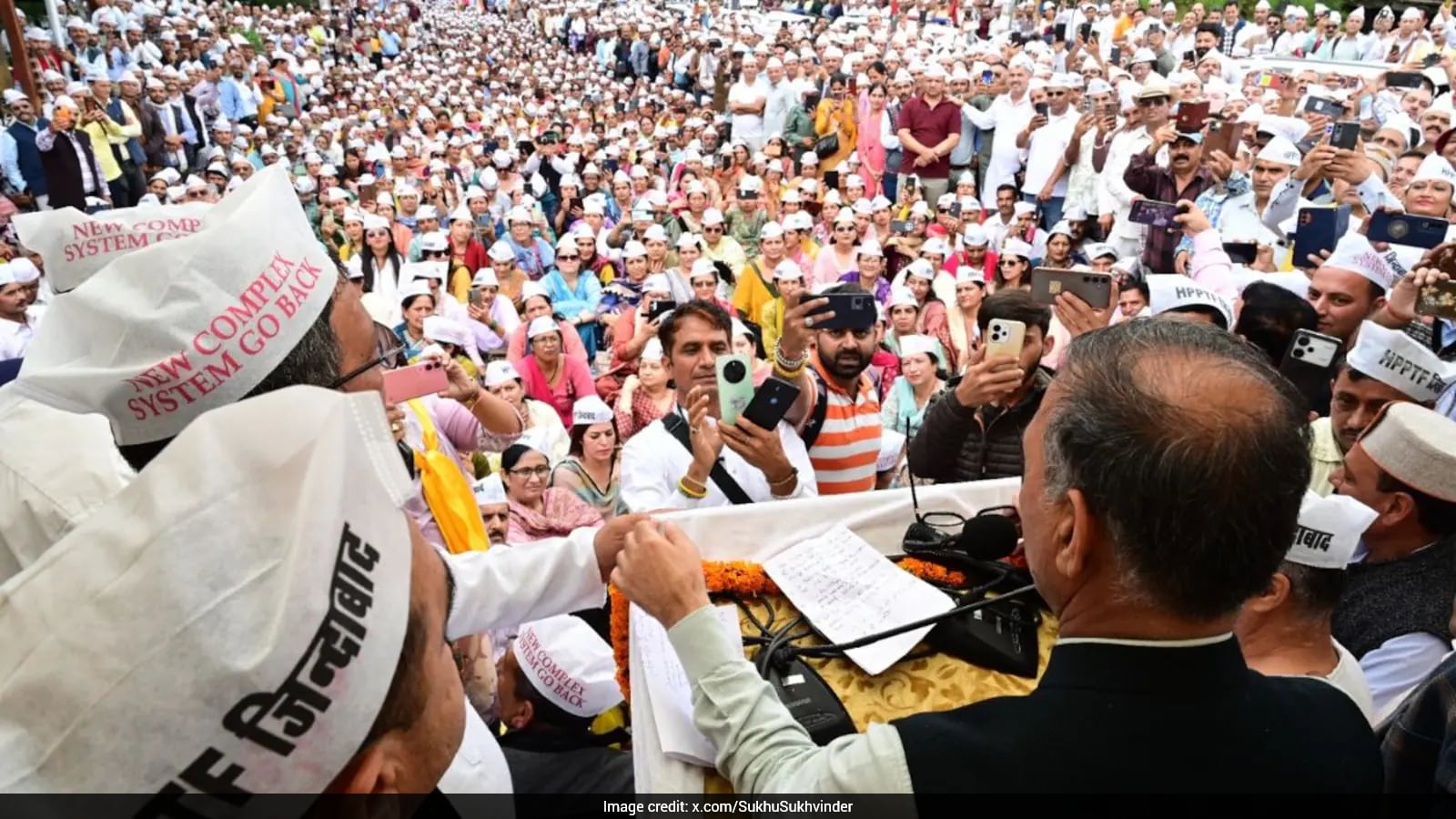 Himachal CM to Decide on School Complex System Before Teachers' Day