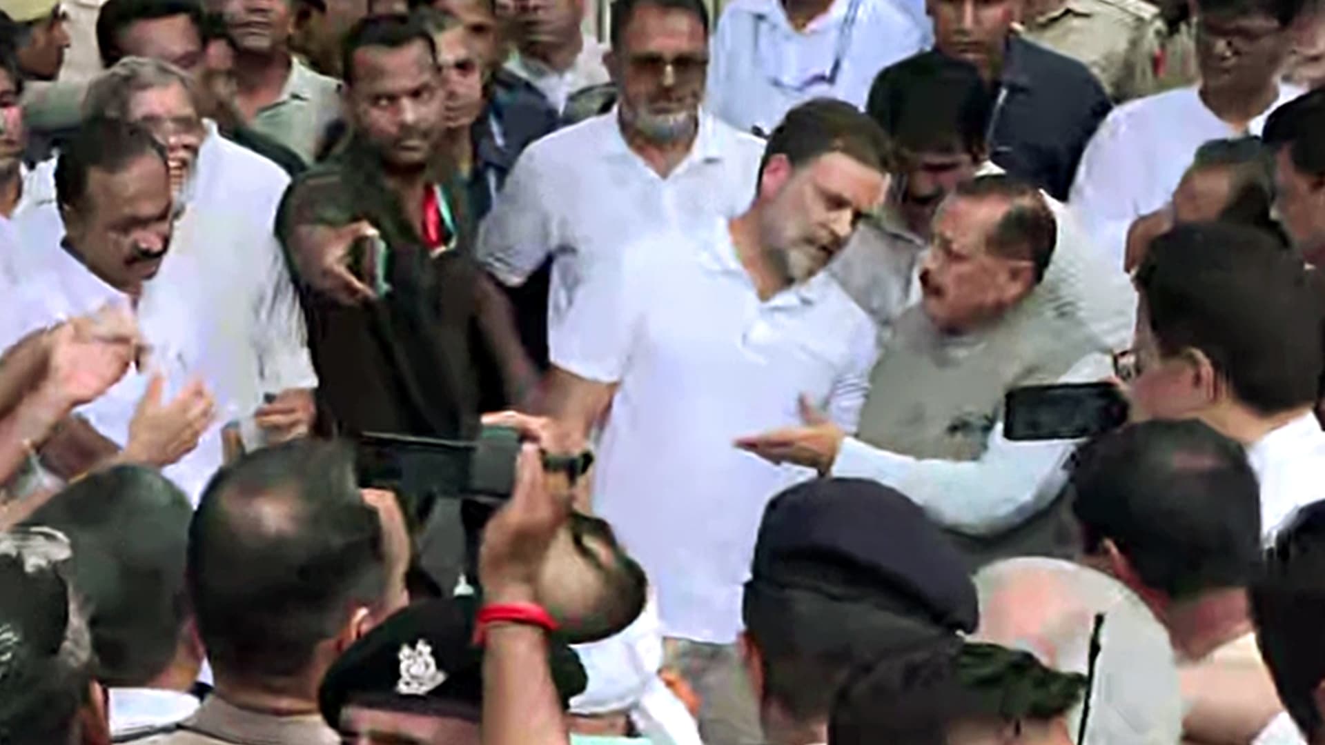 Rahul Gandhi Rejects Centre's Outreach, To Continue Protest Outside PM's House