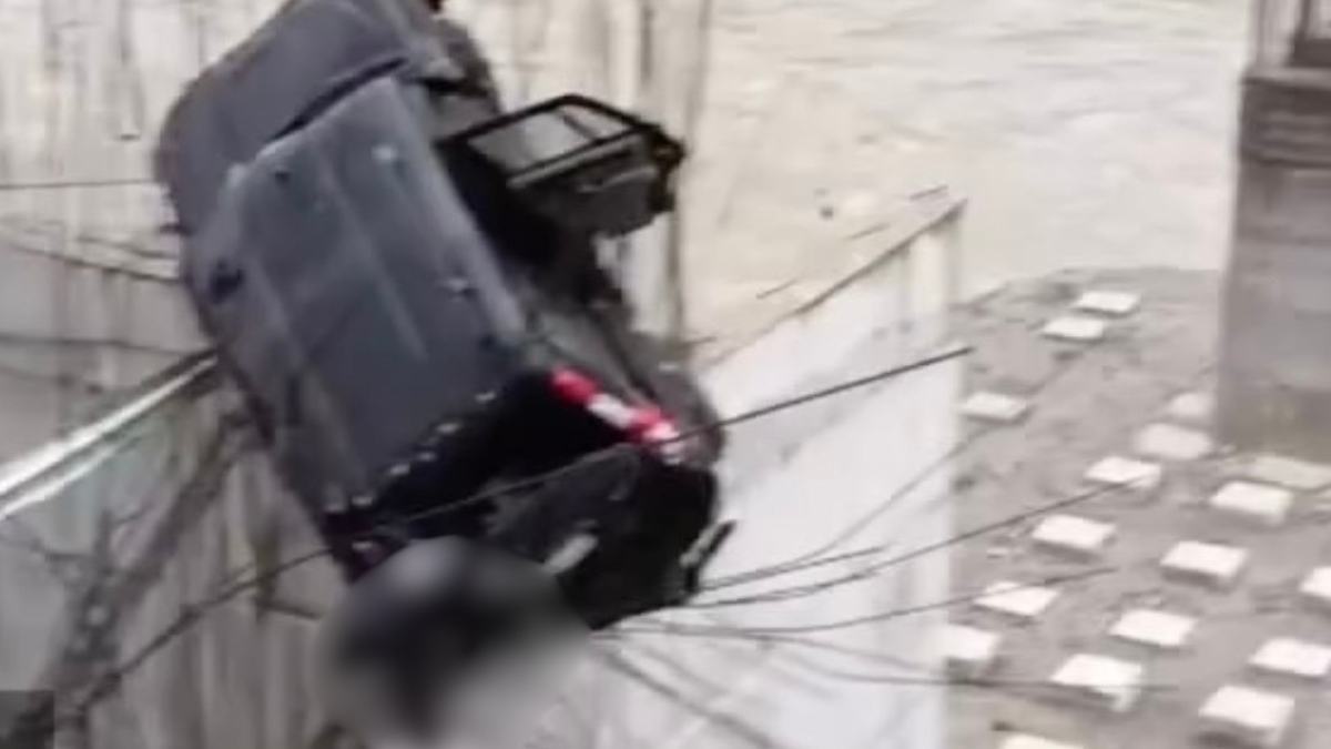Scorpio Skids, Crashes Into Under-Construction Bridge Near Atal Tunnel