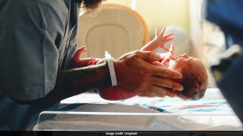 अस्पताल की बड़ी लापरवाही, जन्म के समय अदला-बदली, 38 साल तक एक-दूसरे की जिंदगी जी रहे थे 2 लोग