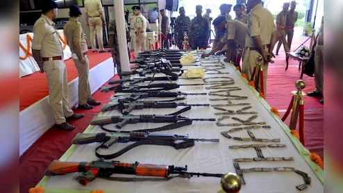 झारखंड में माओवादियों की टूटी कमर, 11 हथियारों के साथ सरेंडर करेंगे 16 नक्सली; कई पर 40 लाख का था इनाम&nbsp;