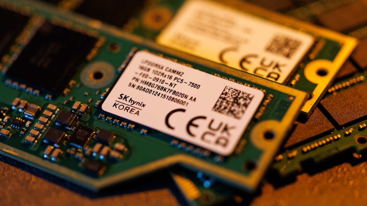 SK Hynix's $600 Billion Selloff Shows Cracks in Memory-Chip Boom