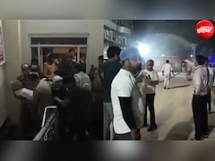 हापुड़ के निजी अस्पताल में AC फटने से लगी भीषण आग, मची अफरा-तफरी, गोद में उठाकर मरीजों को निकाला