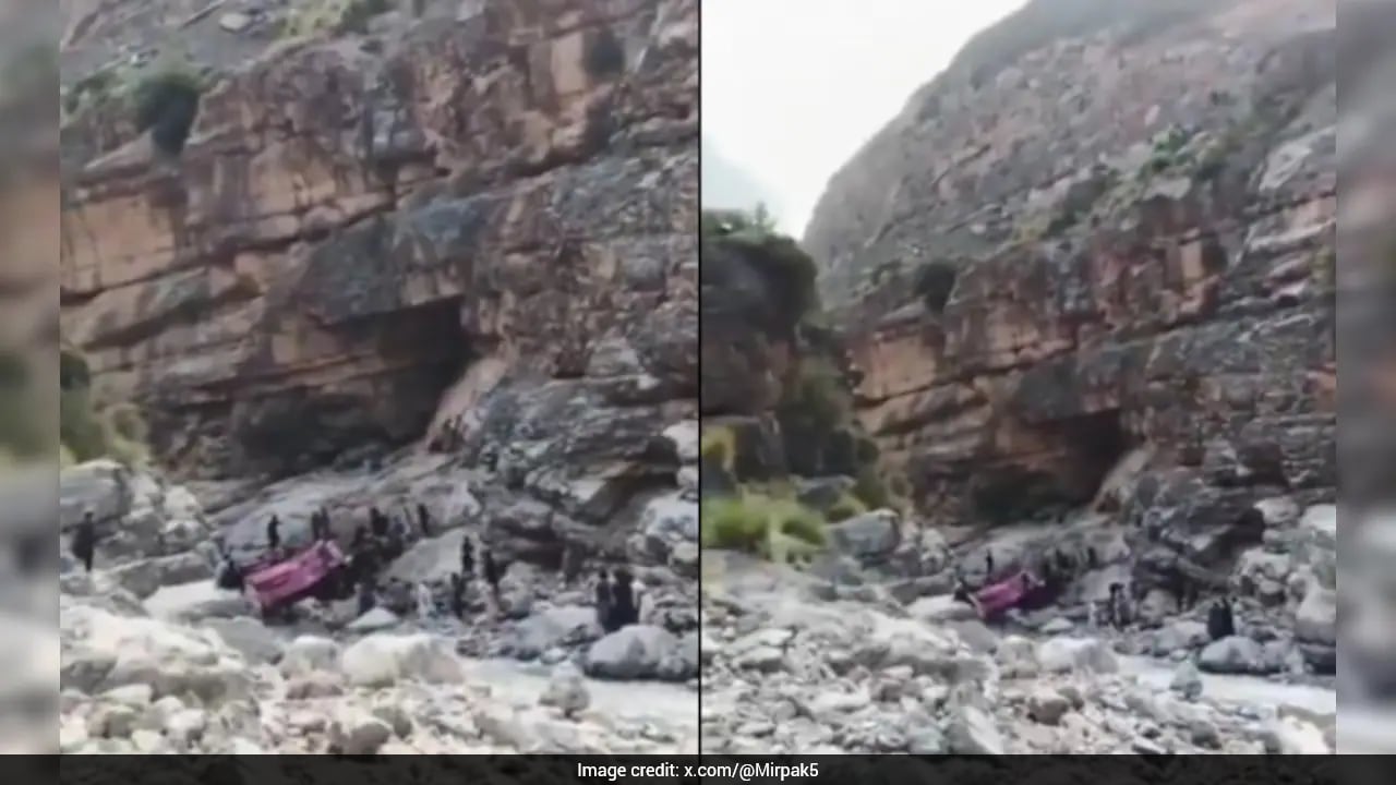 40 Dead As Bus Plunges Into Ravine In Pakistan's Balochistan