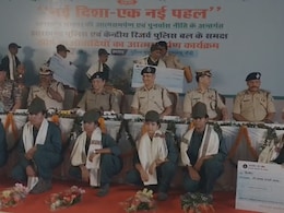 नक्सलवाद पर बड़ा प्रहार: झारखंड में 16 शीर्ष माओवादियों ने हथियारों के साथ किया सरेंडर