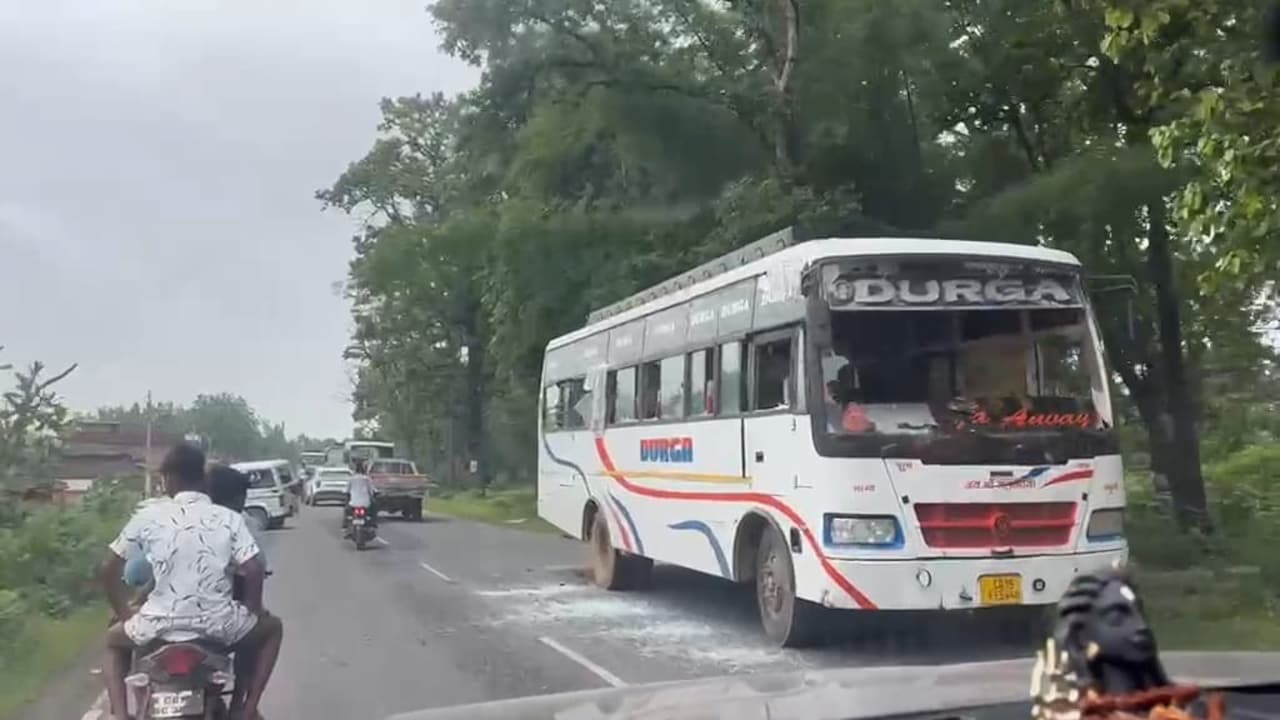 madannagar coal project violence: ग्रामीणों ने 5 बसों समेत अन्‍य वाहनों में की तोड़फोड़. 