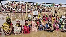 केन-बेतवा नदी जोड़ो परियोजना: आदिवासी महिलाओं ने शुरू किया &lsquo;फांसी सत्याग्रह&rsquo;
