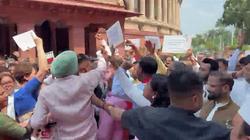 Monsoon Session LIVE Updates: चौथे दिन भी नहीं चल पा रही संसद, बाहर जारी है बवाल