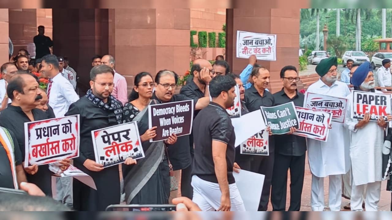 मॉनसून सेशन LIVE:  लोकसभा में विपक्ष का हंगामा, ओम बिरला बोले- सरकार चर्चा को तैयार