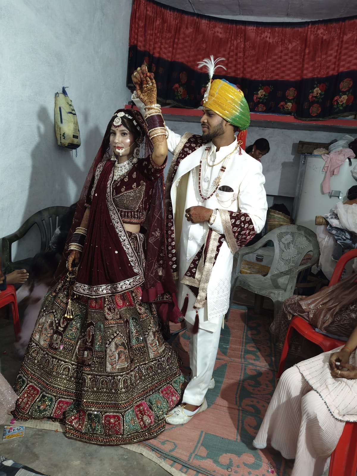 chhatarpur newlywed bride suicide case manisha patel mobile-chat investigation