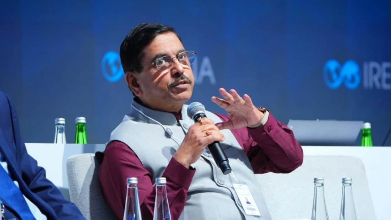ndtv.com - Debanish Achom - Student Leader To MP To Education Minister: Pralhad Joshi's Journey
