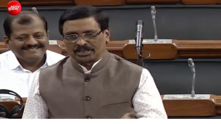 नहीं थे पति-पत्नी वाले संबंध, गोमूत्र पिलाया... उद्धव के पूर्व सांसद की बहू के ससुराल वालों पर गंभीर आरोप