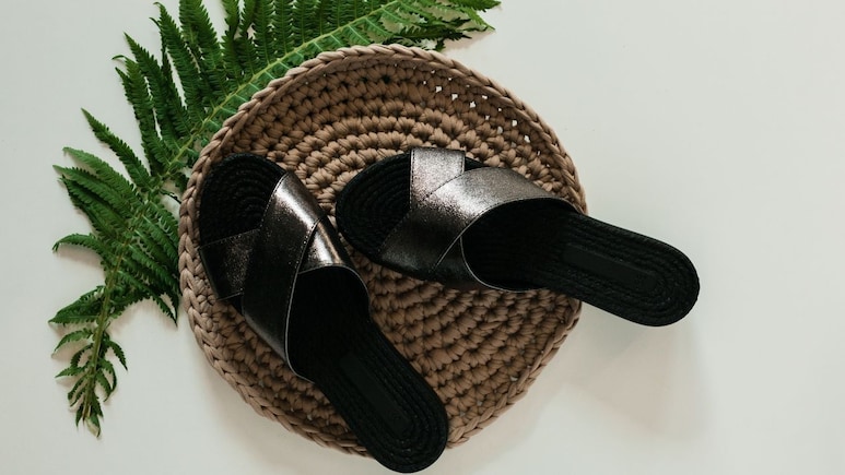 Best Flats For Women Under 1200: कैजुअल आउटिंग से लेकर पार्टी तक, हर आउटफिट पर जचेंगी ये लाइटवेट फुटवियर