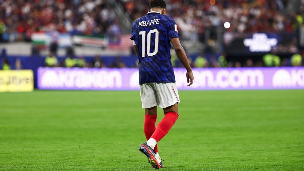 Kylian Mbappe Fails To Get Past Lionel Messi, Dreams Of 3rd Straight FIFA World Cup Final Shattered