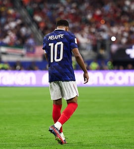 Kylian Mbappe Fails To Get Past Lionel Messi, Dreams Of 3rd Straight FIFA World Cup Final Shattered
